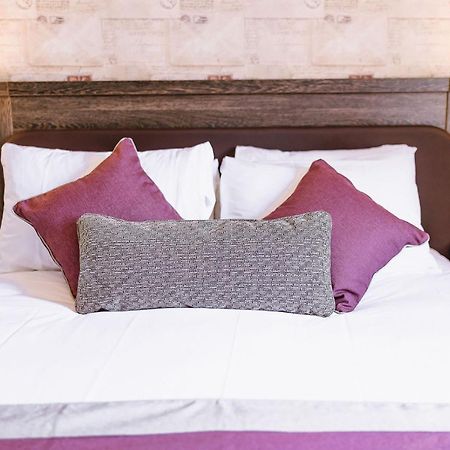 The Bull Hotel ستوني ستراتفورد المظهر الخارجي الصورة